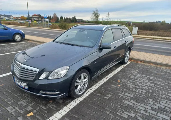 samochody osobowe Mercedes-Benz Klasa E cena 47500 przebieg: 214000, rok produkcji 2012 z Miłosław